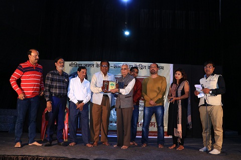 मीडियाकर्मियों का कवि सम्मेलन-मुशायरा सम्पन्न, पत्रकारों को किया सम्मानित