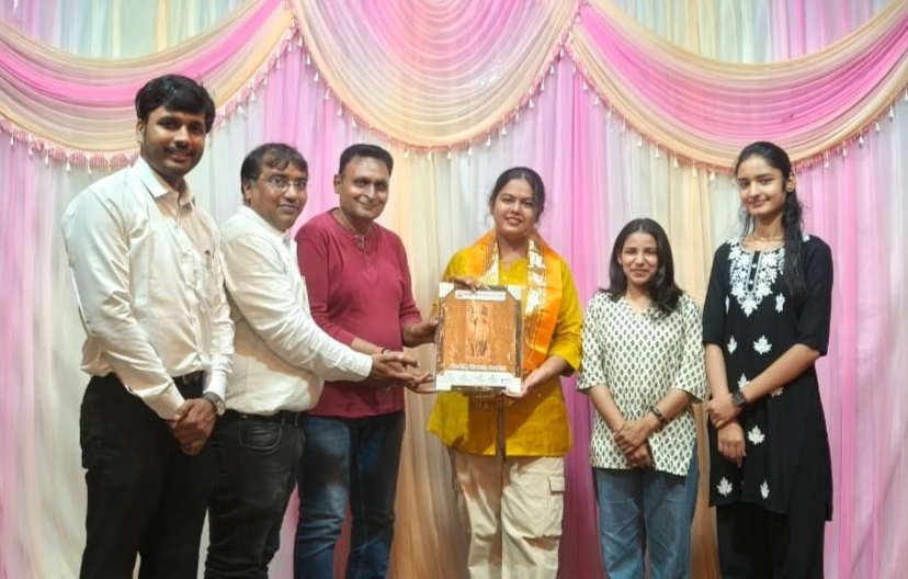 मातृभाषा ने कवयित्री श्रद्धा शौर्य का किया अभिनंदन