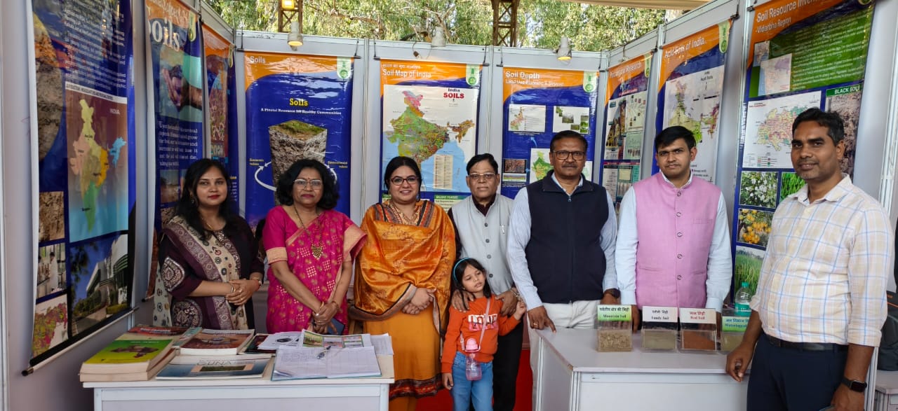 मिट्टी, मुस्कान और मेरे पापा की परछाई