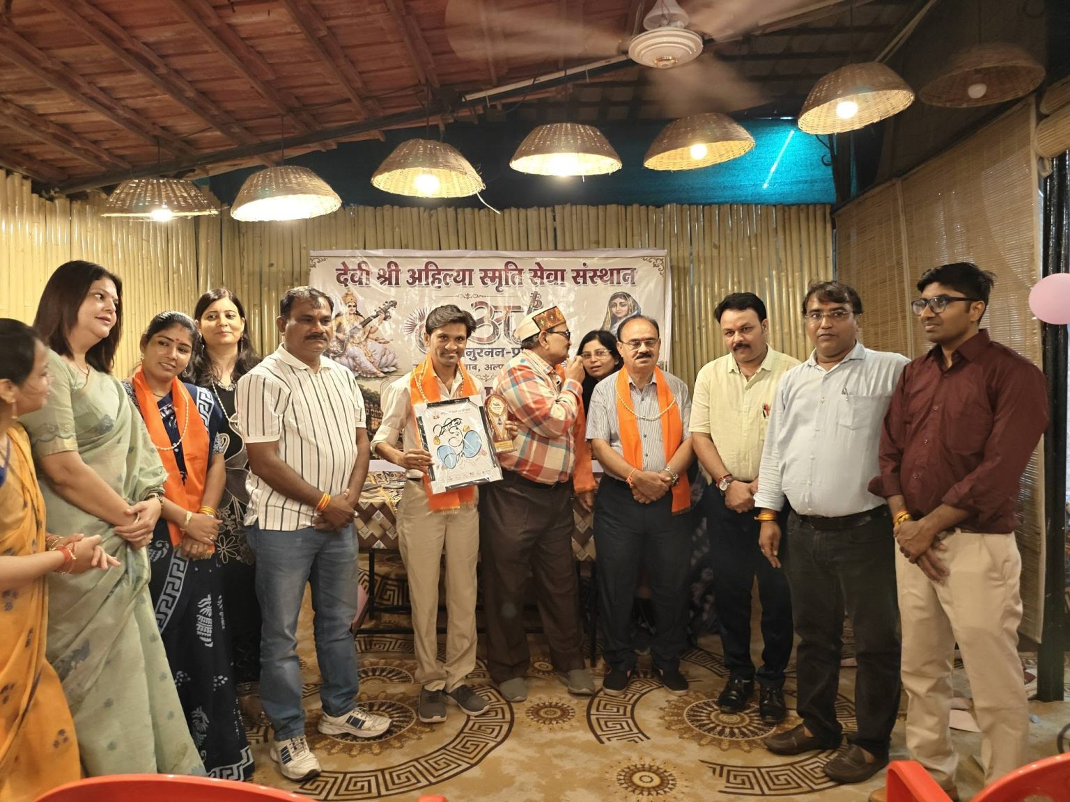 नेहा शर्मा व मनीष पाटीदार सम्मानित